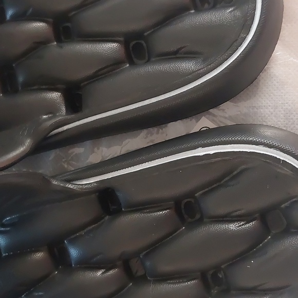 Shower slides sz 8.5-9 - Picture 2 of 16